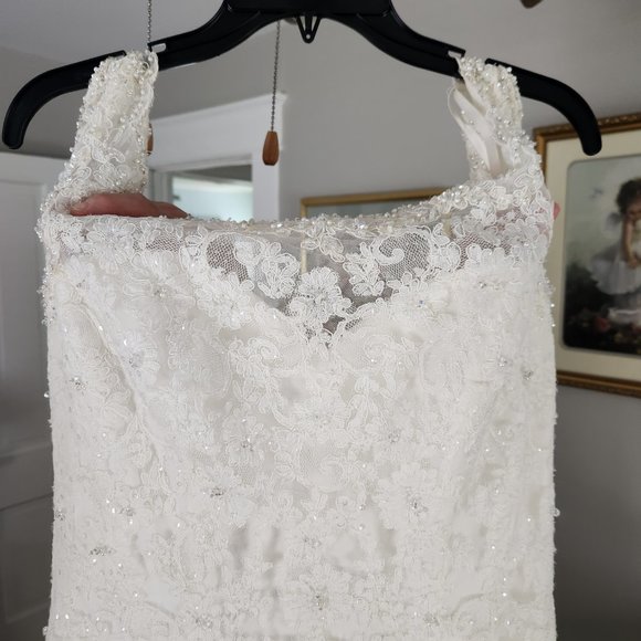 Wedding dress - Picture 9 of 12